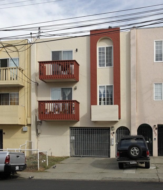 681 Villa St in Daly City, CA - Foto de edificio