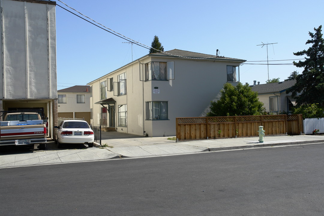 329 Heller St in Redwood City, CA - Building Photo