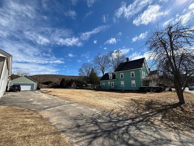 76 South St, Unit 1 in Ware, MA - Building Photo - Building Photo