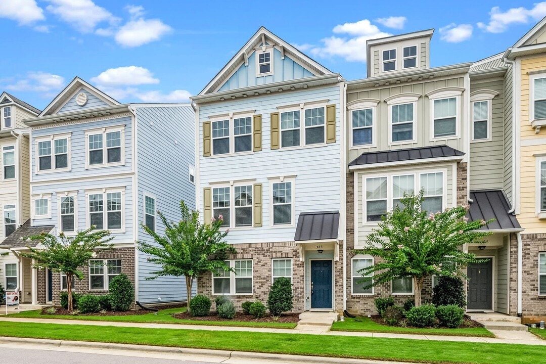 323 Great Northern Sta in Apex, NC - Building Photo