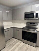 10902 NW 83rd St in Doral, FL - Building Photo