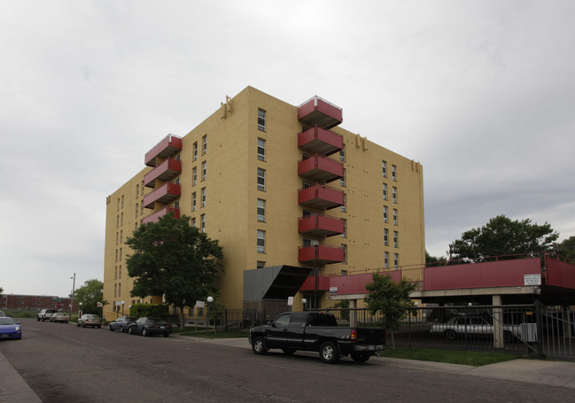 Hidden Brook Apartments in Denver, CO - Building Photo - Building Photo