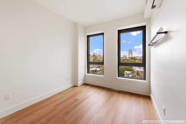 130 Hope St-Unit -216 in Brooklyn, NY - Building Photo - Building Photo