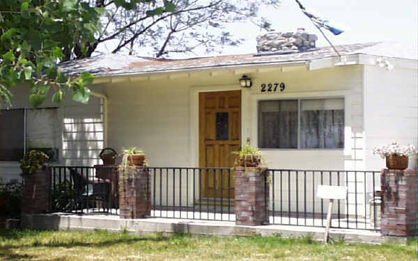 2279 Mentone Blvd in Mentone, CA - Foto de edificio