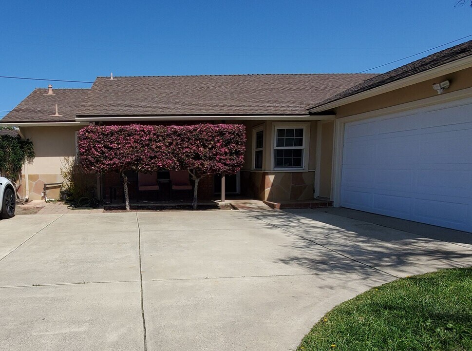 1176 Seaward St in San Luis Obispo, CA - Building Photo