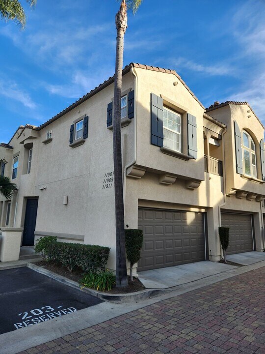 11911 Miro Cir in San Diego, CA - Building Photo