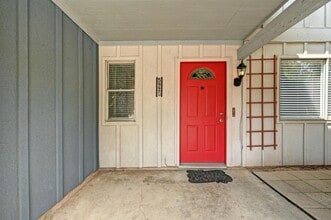 5920 Little Creek Trail in Austin, TX - Building Photo - Building Photo