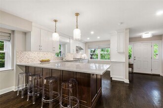 1050 Boston Post Rd in Rye, NY - Building Photo - Building Photo