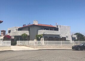 18881 Valley Cir, Unit C in Huntington Beach, CA - Building Photo