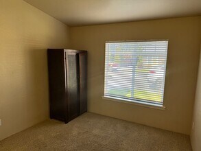 342 Live Oak Loop in Central Point, OR - Building Photo - Building Photo