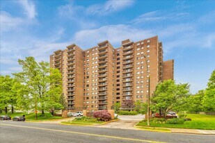 200 N Pickett St in Alexandria, VA - Building Photo