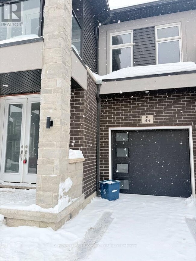 5672 Dorchester Rd in Niagara Falls, ON - Building Photo - Building Photo