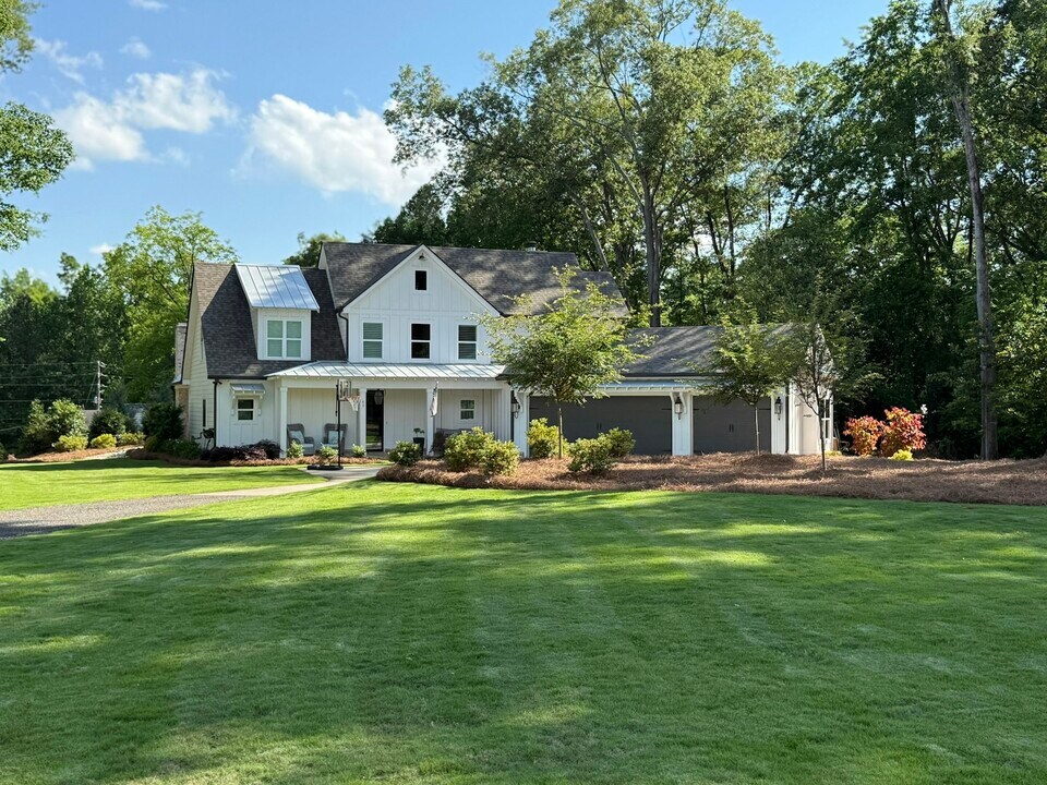 43 Morgan St in Senoia, GA - Building Photo