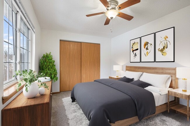 Woodland Park Apartments in Wisconsin Dells, WI - Foto de edificio - Building Photo