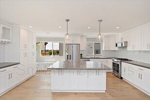 122 S Guadalupe Ave in Redondo Beach, CA - Building Photo