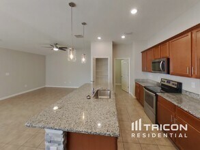 7733 Sunshine Bridge Ave in Gibsonton, FL - Building Photo - Building Photo