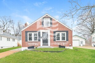 113 Powell Ave in Ferguson, MO - Building Photo