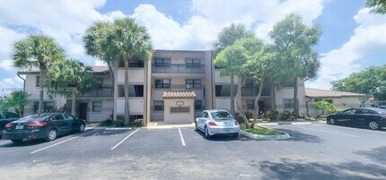 9830 Nob Hill Ln in Sunrise, FL - Building Photo - Building Photo