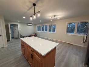 14 Cornwall Ln in Sands Point, NY - Building Photo - Building Photo