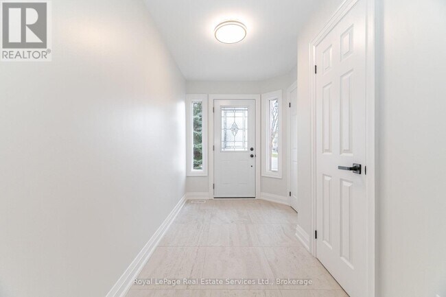 2155 Duncaster Dr in Burlington, ON - Building Photo - Building Photo