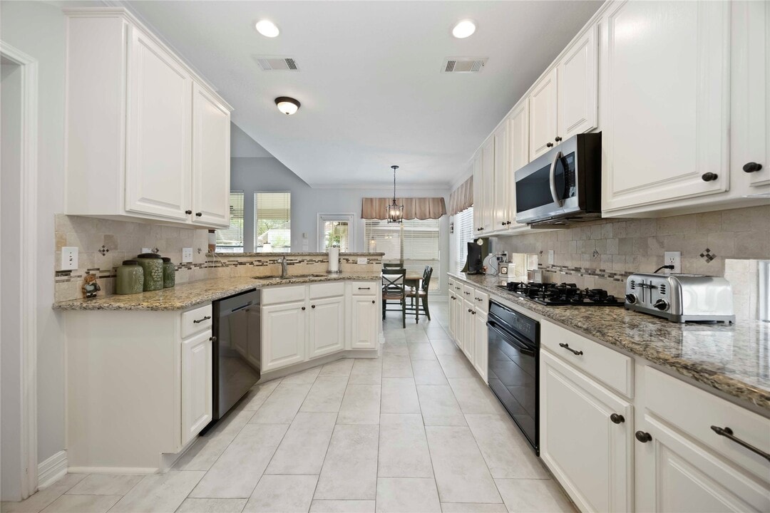 13611 Delacey Ln in Cypress, TX - Building Photo