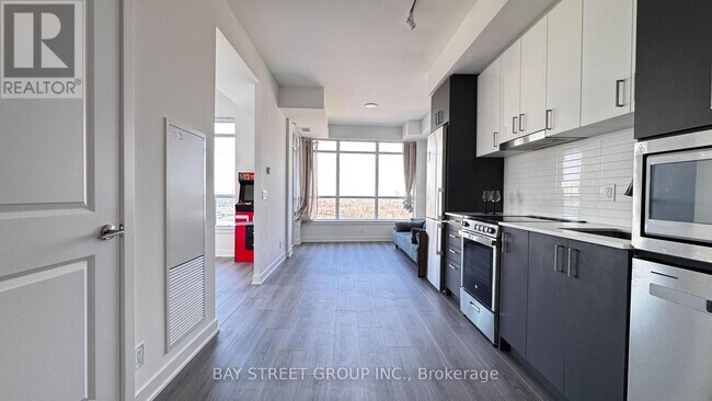 50 Upper Mall Wy in Vaughan, ON - Building Photo - Building Photo