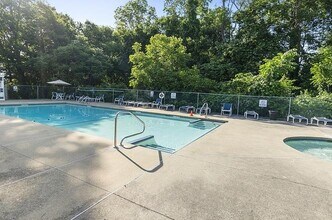 9 Walker Rd, Unit 4 in North Andover, MA - Building Photo - Building Photo
