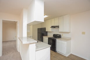 Estelle Creek North in Irving, TX - Building Photo