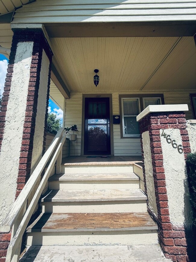4666 Poppleton Ave in Omaha, NE - Building Photo - Building Photo