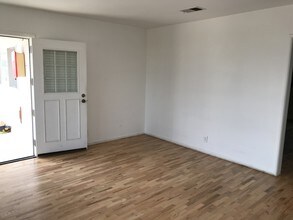 951 McCarthy Ct, Unit 4 in El Segundo, CA - Building Photo - Building Photo