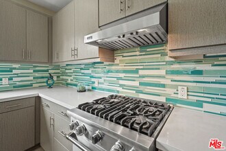 12534 W Fielding Circle in Los Angeles, CA - Building Photo - Building Photo