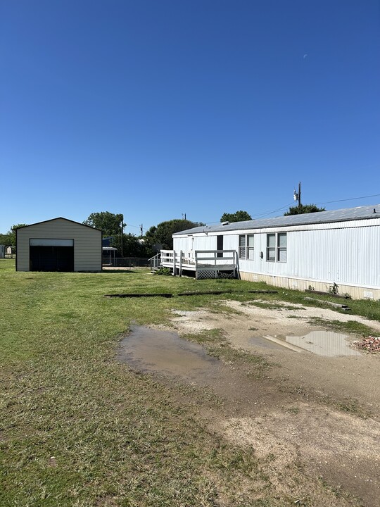 7112 Jan Ln in Joshua, TX - Foto de edificio