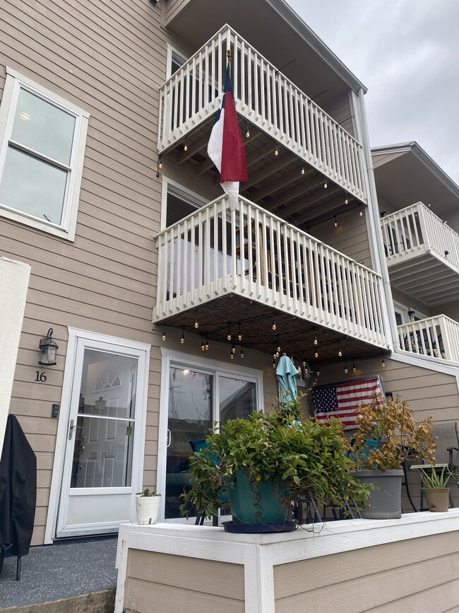 16 Mariner Village Dr