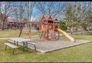 9022 N Park Plaza Ct, Unit Charming 2BR 1.5BA condo in Brown Deer, WI - Building Photo - Building Photo