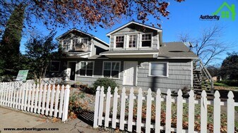 1135 Magnolia Ave in Redding, CA - Building Photo