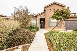 9430 Red Pine Dr in Shafter, CA - Building Photo