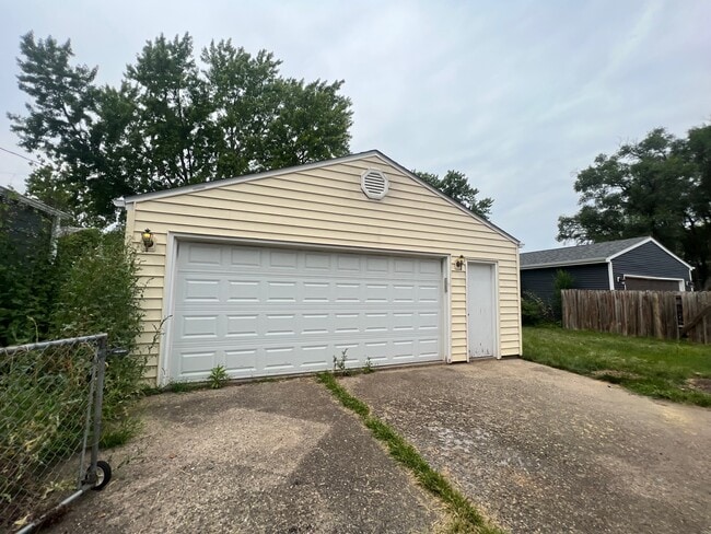 716 19th St in West Des Moines, IA - Building Photo - Building Photo