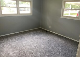 2013 Greendale Dr in Champaign, IL - Building Photo - Building Photo