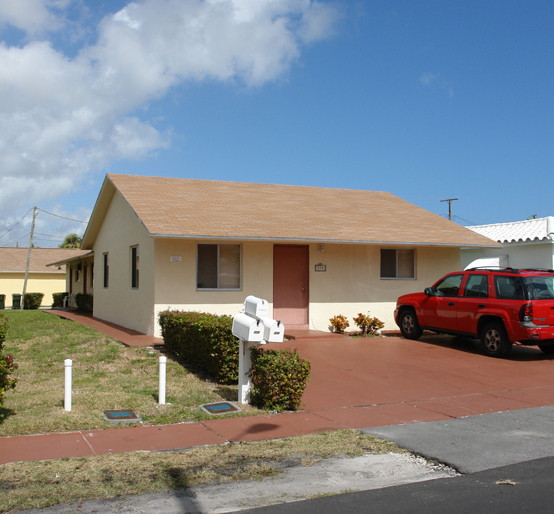 270-276 SW 6th St in Dania Beach, FL - Building Photo