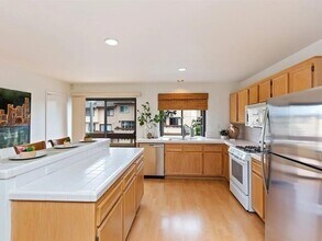 2527 Woodlands Way in Oceanside, CA - Building Photo - Building Photo