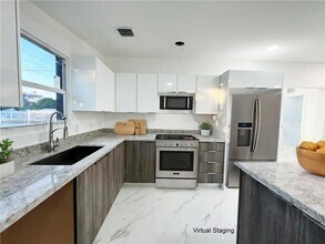 3180 NW 92nd St in Miami, FL - Building Photo - Building Photo