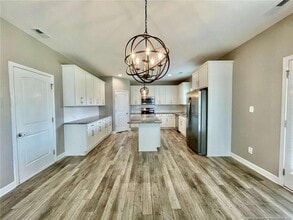 356 Kensington Dr in Spring Lake, NC - Foto de edificio - Building Photo