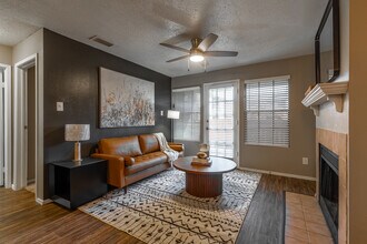 Woodcrest Apartments in Lubbock, TX - Building Photo - Interior Photo