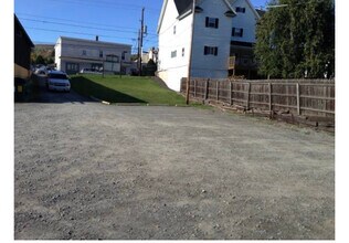 1050 Main St in Dickson City, PA - Foto de edificio - Building Photo