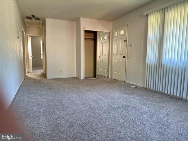 6 Alexander Pl in Clayton, NJ - Building Photo - Building Photo