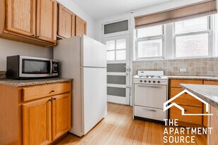 522 W Surf St in Chicago, IL - Building Photo