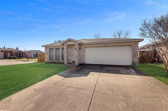 4268 Fernleaf Dr in Fort Worth, TX - Foto de edificio - Building Photo