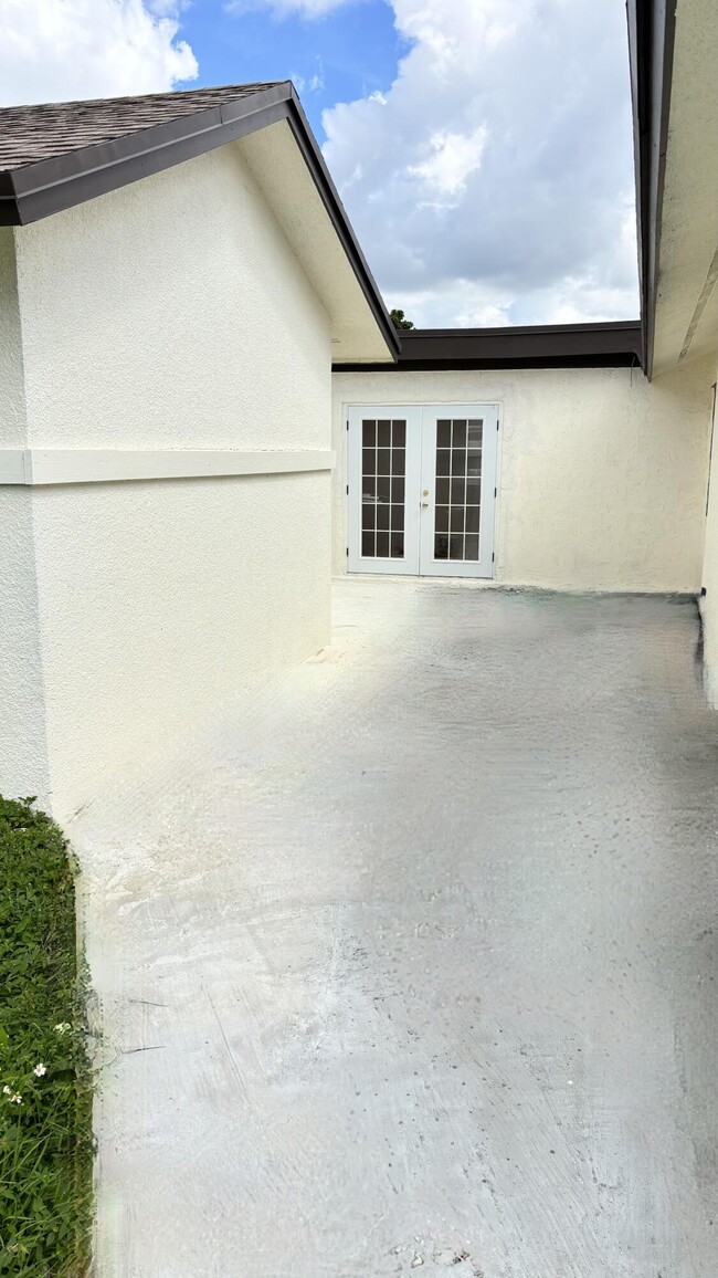 10303 Pippin Ln in Royal Palm Beach, FL - Building Photo - Building Photo
