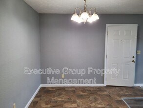 365 Elmwood Dr in Radcliff, KY - Foto de edificio - Building Photo