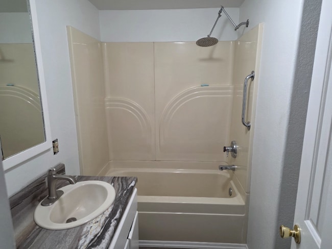 4305 Altamont Dr in Klamath Falls, OR - Foto de edificio - Building Photo